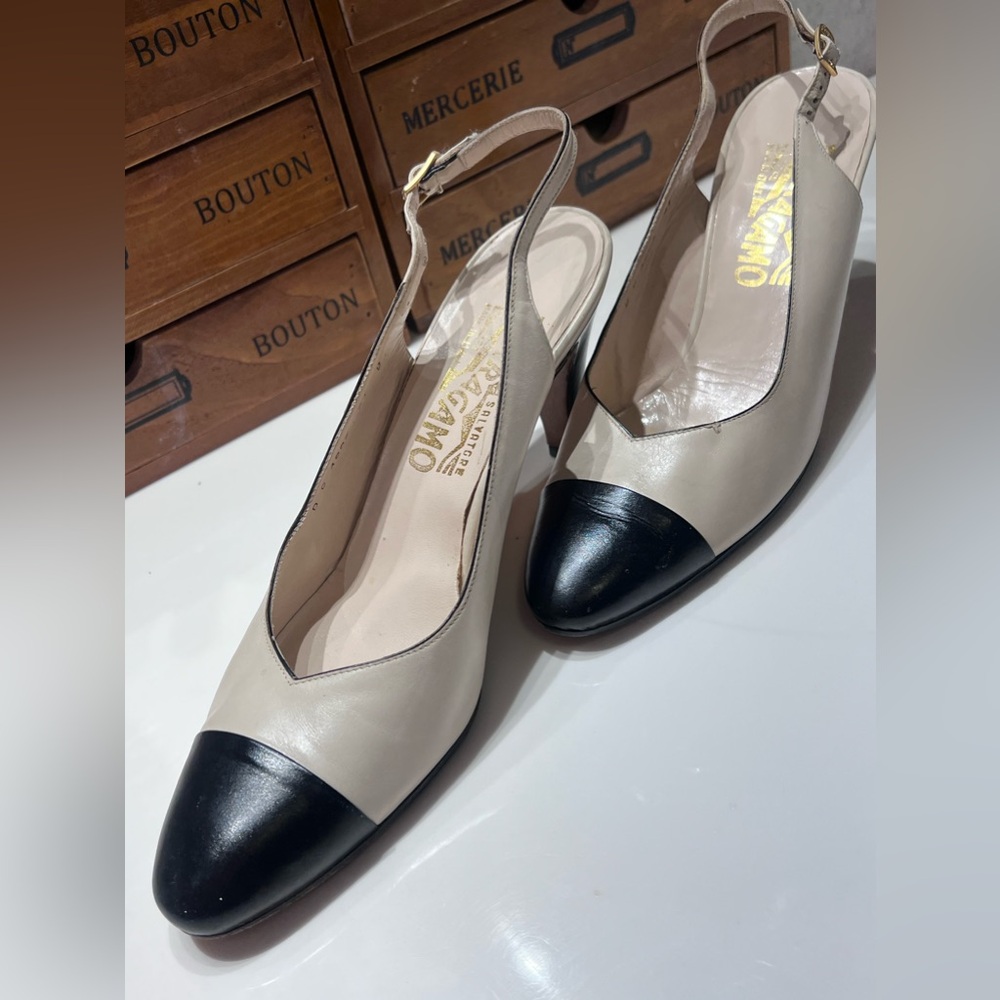 SALVATORE FERRAGAMO Vintage Tan/Black Slingbacks